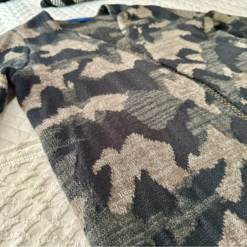 Apt. 9 Longline Cardigan Sweater Jacket Medium Gray Black Camo Print Normcore - Picture 13 of 16